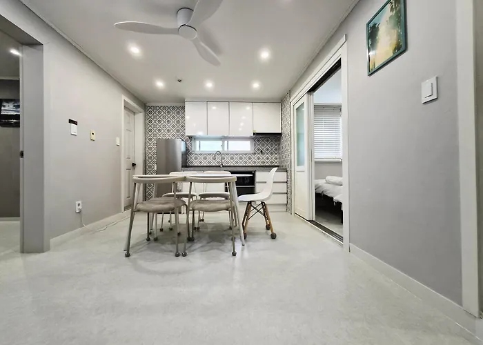 Parkside House 201 *