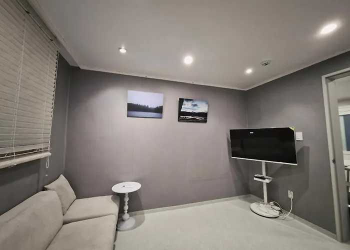 Parkside House 201 *