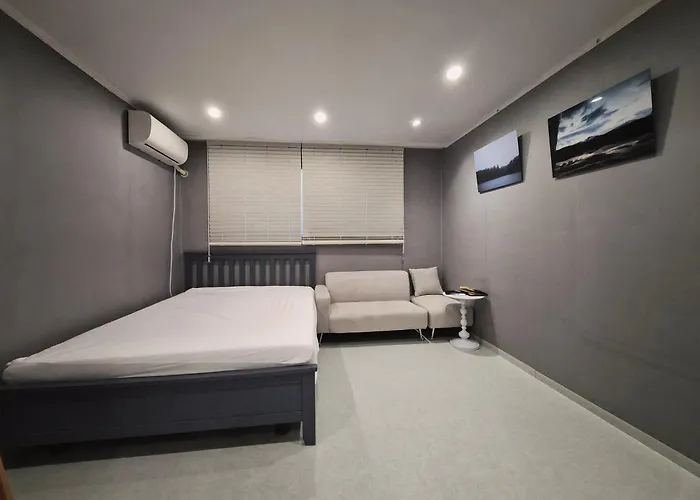 Parkside House 201 Apartment